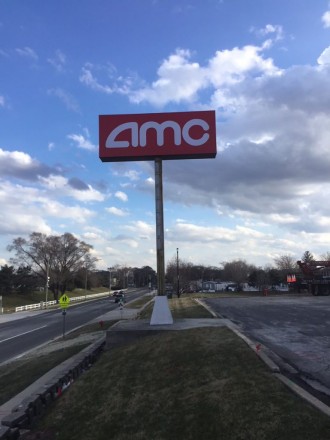 SignCo Chicago Pylon Signs